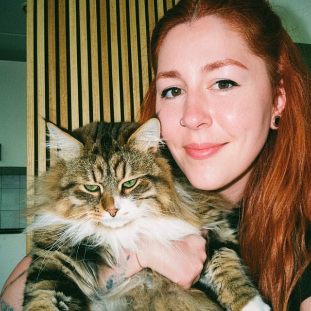 Lígia holding a fluffy cat